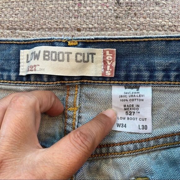 Levi’s distressed jean shorts size 14 - Picture 3 of 9